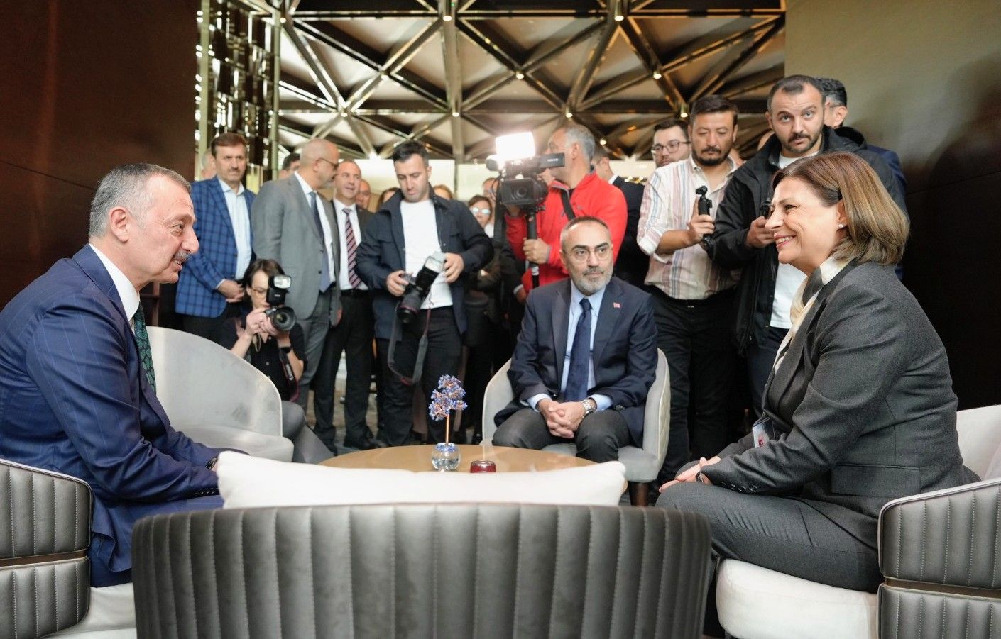 Ayşe Ünlüce ve Tahir Büyükakın’dan seçim öncesi nezaket mesajı