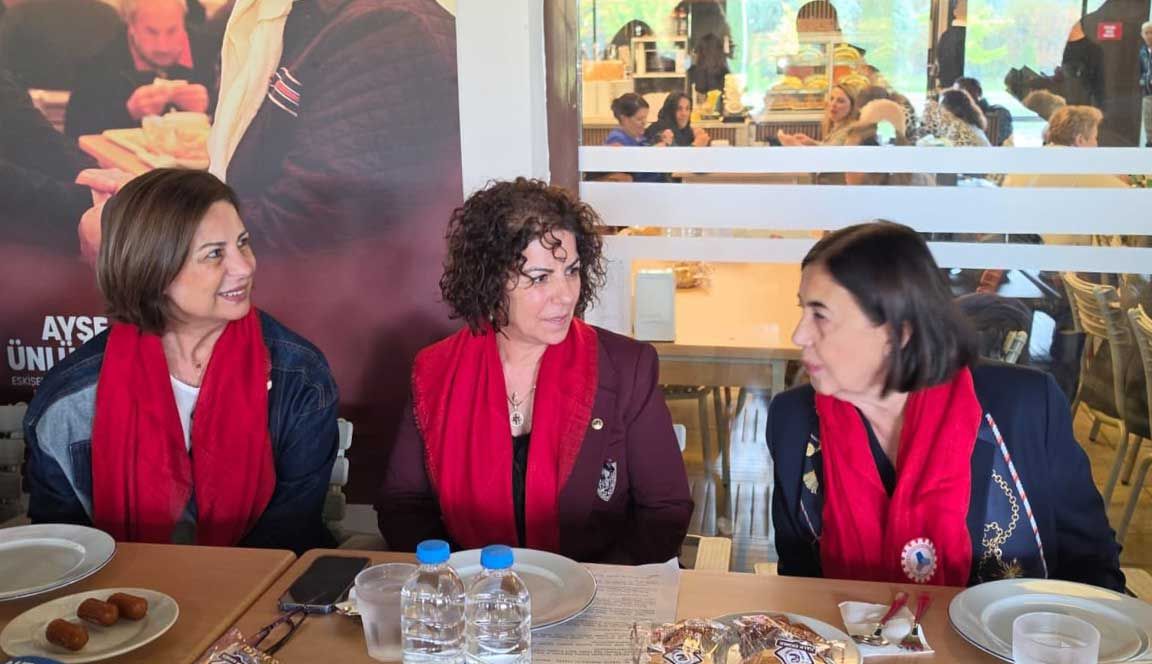 Jale Nur Süllü Hatice Kılıç Ayşe Ünlüce