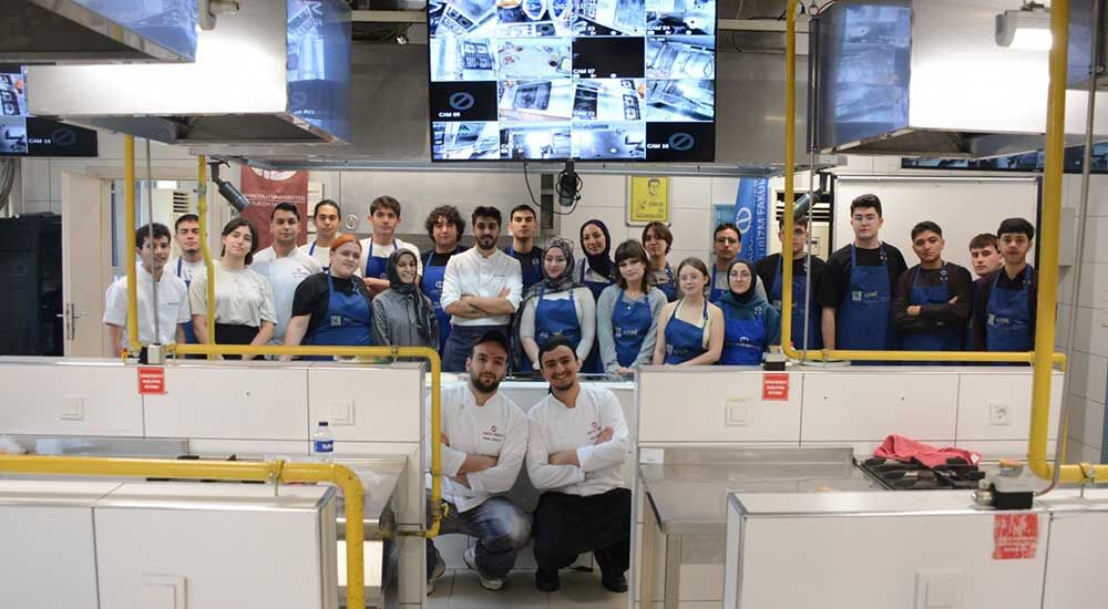 Şef Emir Zengin'den İtalyan Mutfağının Teknikleriyle Pizza Yaptılar