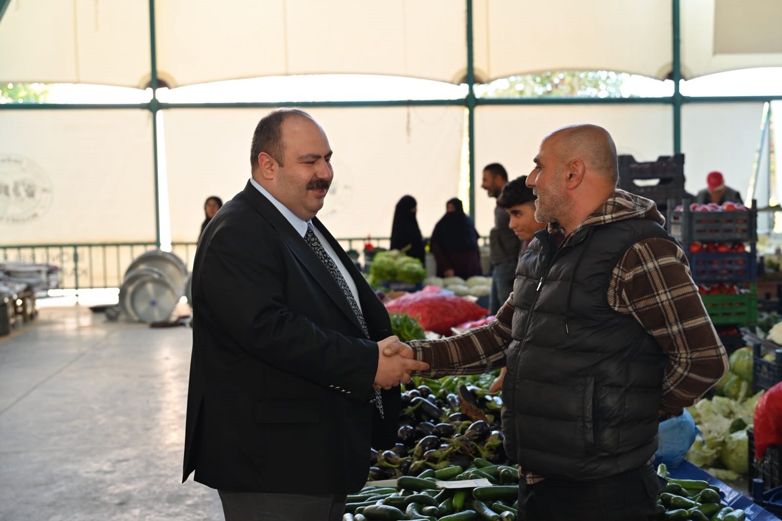 Serhat Hamamcı İnönü pazarında esnaf ve vatandaşları dinledi