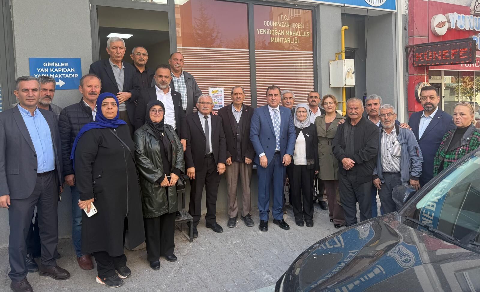 Ayhan Sezer ve Mustafa Ünal’dan Eskişehir’de mahalle ziyaretleri